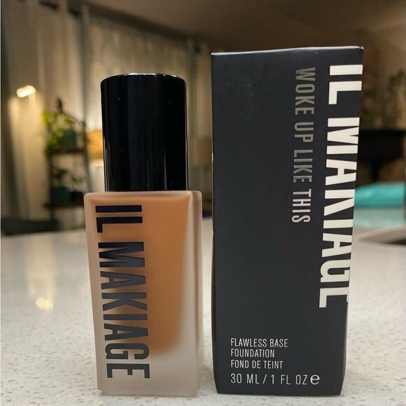 IL MAKIAGE NWT Shade#210 “Woke Up Like This” Flawless Base Foundation - Picture 2 of 3